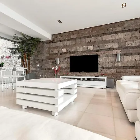 Premium & Luxury Villas Habitats Del Duque Villa *